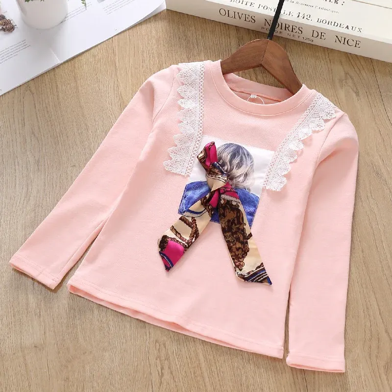 Mädchen Langarmshirt mit verspieltem Spitzenbesatz und modischem Schleifendetail