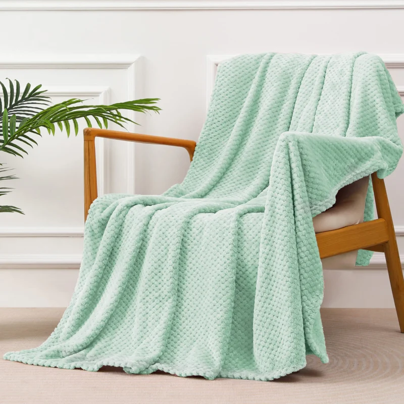 Cuddly blanket Super soft and warm fleece blanket for sofa, couch and bed with waffle pattern, cozy & comfortable blanket