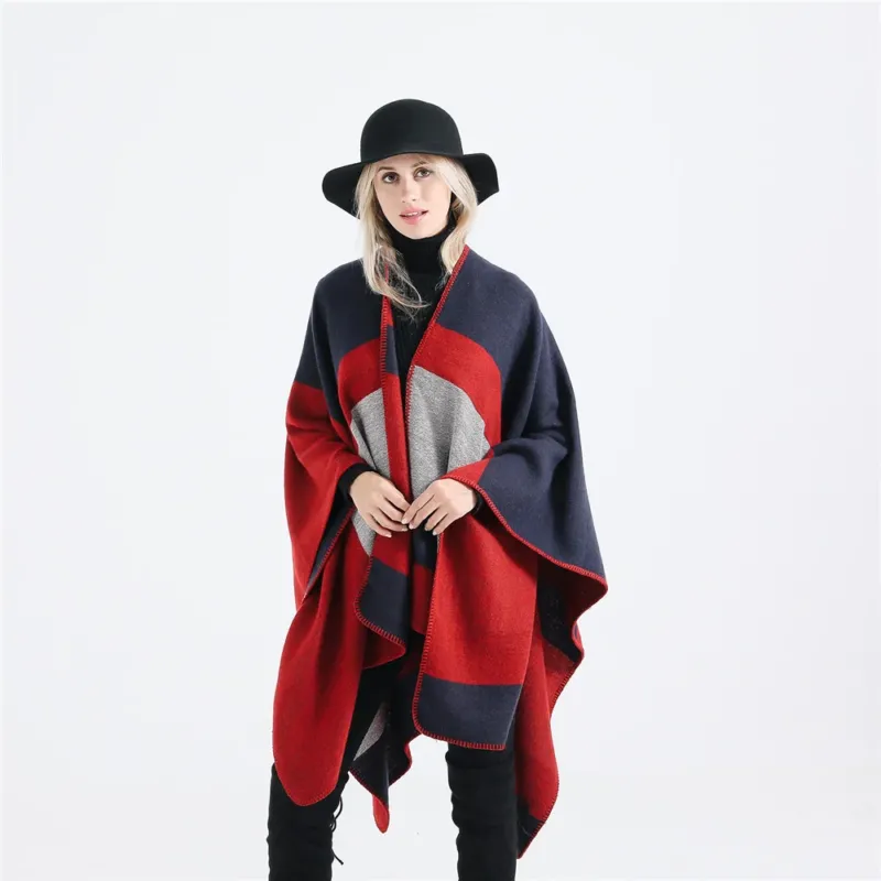 Damen Oversize‑Ruana‑Poncho aus Wollmix mit geometrischem Blockjacquard und V‑Ausschnitt – Veloura