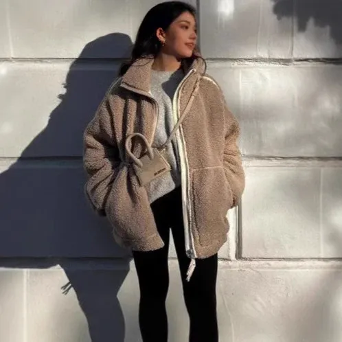 Damen Weit geschnittene Teddy-Fleecejacke mit hohem Stehkragen Echoarchiv