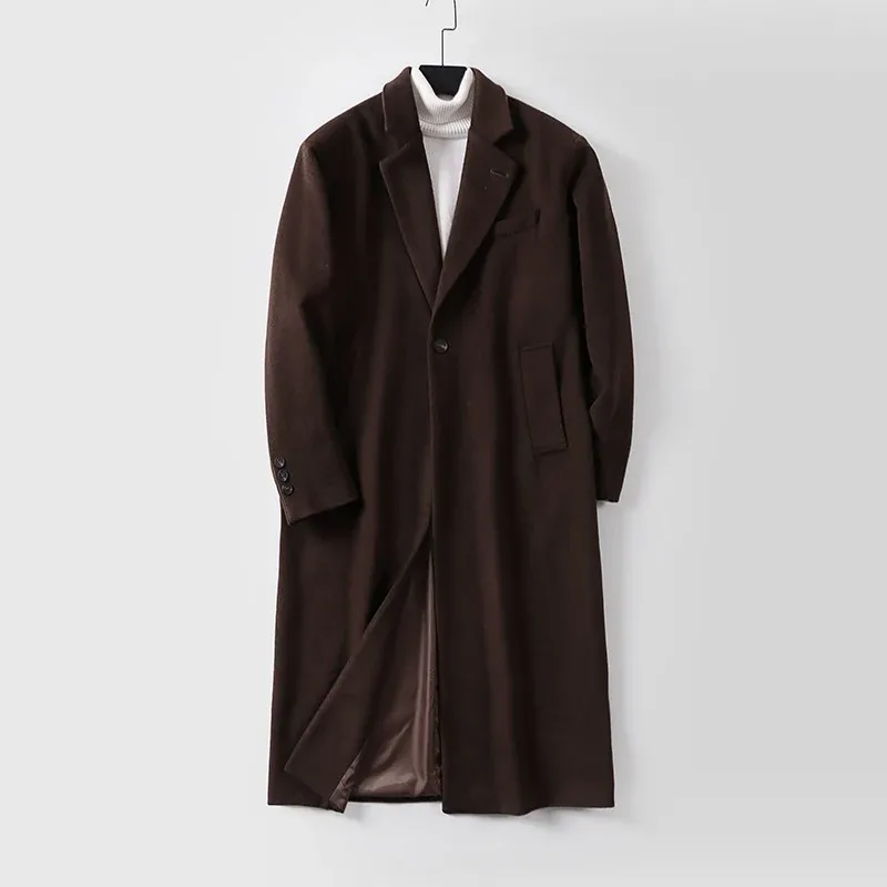 Herren Eleganter langer Einreiher-Wollmantel mit schmalem Revers und taillierter Silhouette Echoarchiv