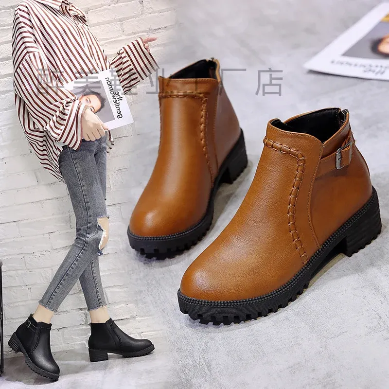 Damen klassische knöchelhohe Ankle-Boots aus synthetischem Leder mit robuster Profilsohle und Ziergurt – Varelle