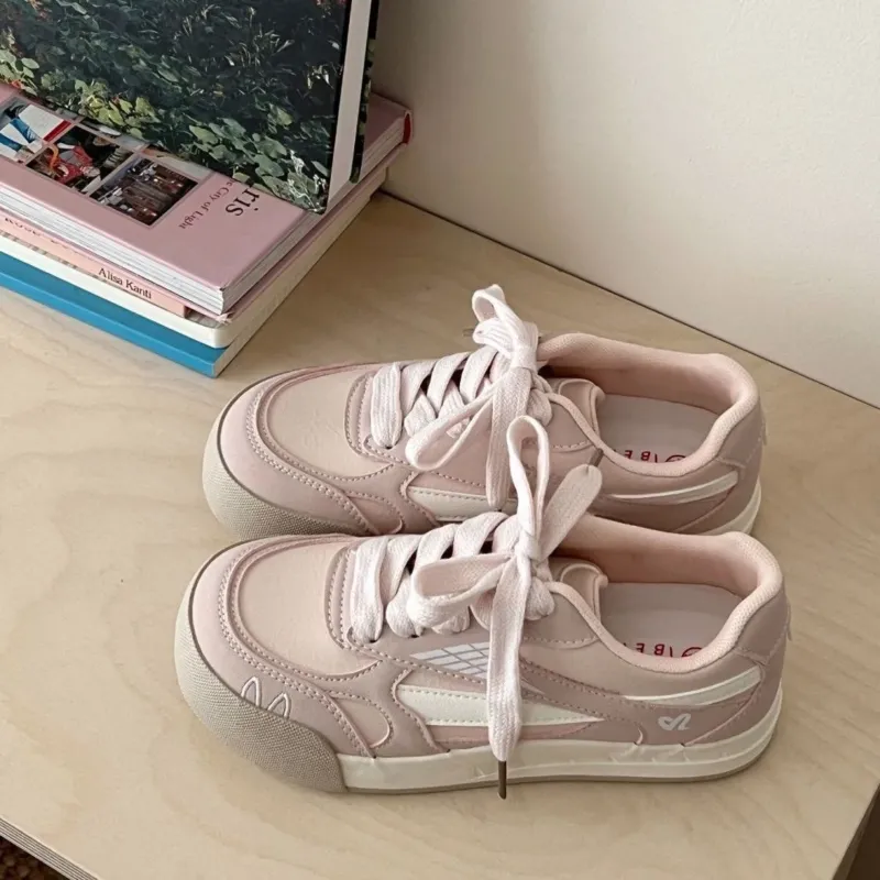 Damen Sportliche Sneaker mit atmungsaktiven Netzdetails – Névara