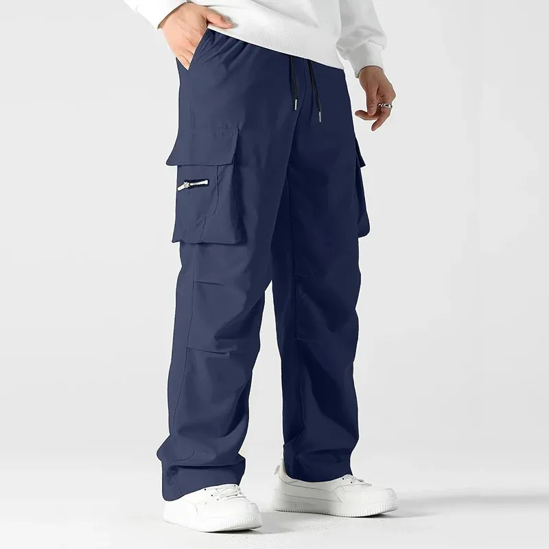 Herren weite Utility-Cargohose mit Tunnelzugbund, Knieabnähern und Multifachtaschen Echo Archiv
