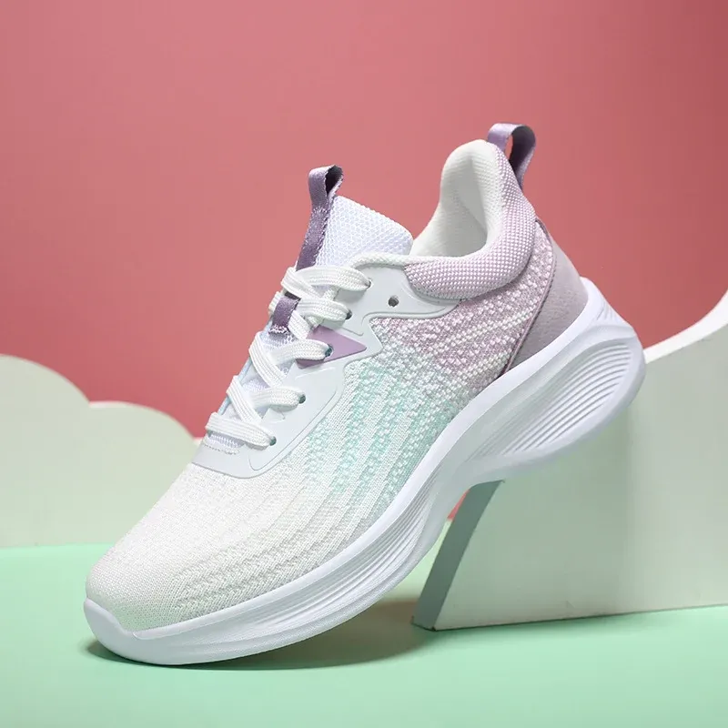 Damen leichter Strick-Fit-Sneaker mit nahtlosem Maschenoberteil und ergonomischer Dämpfung – Névara