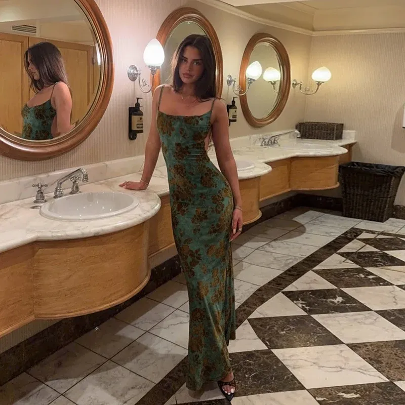 Damen Elegantes Abendkleid mit raffiniertem Rückenausschnitt – Élara