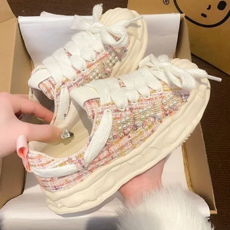 Damen Sneakers mit luxuriösen Details – Névara