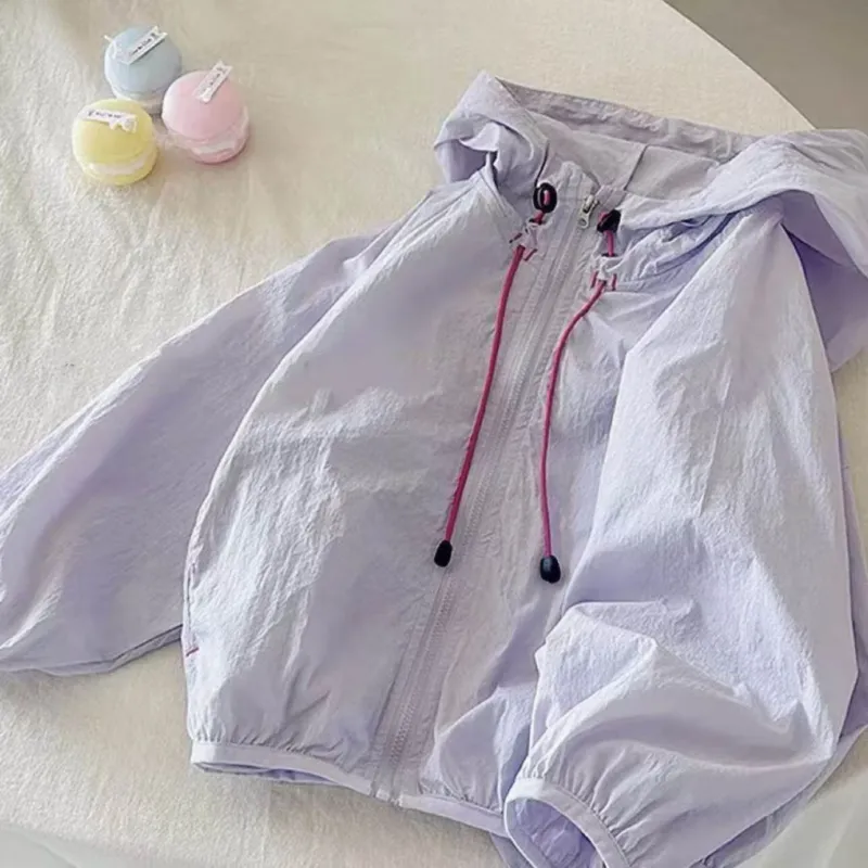 Damen leichte Kapuzenjacke Windbreaker mit Kordelzug, elastischem Saum und Reißverschluss – Célinea