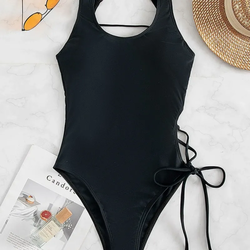Damen Hochgeschnittener Badeanzug mit raffiniertem Schnürdesign – Maréssa
