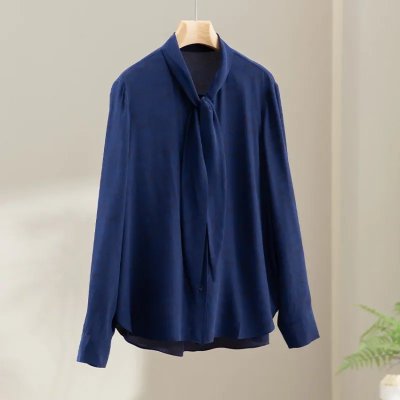 Damen Bluse mit Schleifenkragen und dezenter Jacquardstruktur Echoarchiv