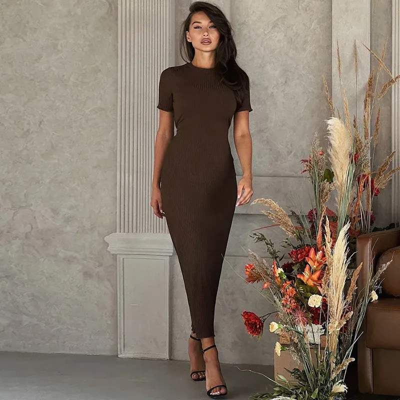 Damen Elegantes figurbetontes Maxikleid mit kurzem Ärmelschnitt – Valéora