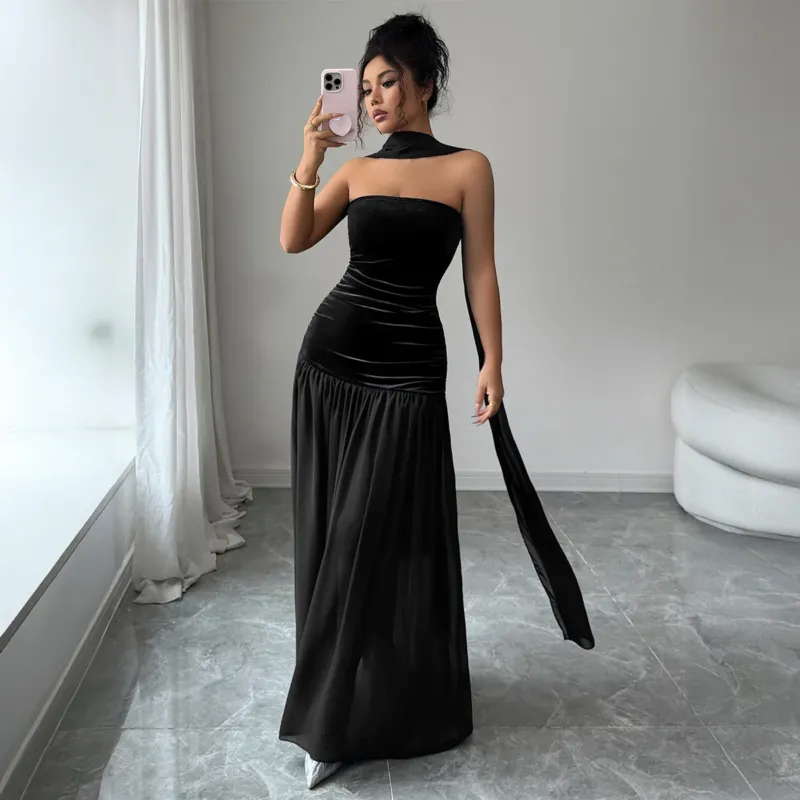 Damen Elegantes Abendkleid mit schulterfreiem Design und fließendem Rock – Élara