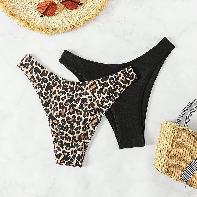 Damen Bikini-Hipster mit raffiniertem Leo-Muster und klassischem Schwarz – Maréssa